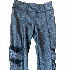 Athleta girls crop legging with cross detail xs6